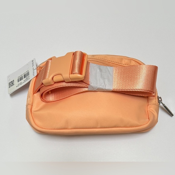 Lululemon Peach Bellini Everywhere Belt Bag 1L - Picture 4 of 4